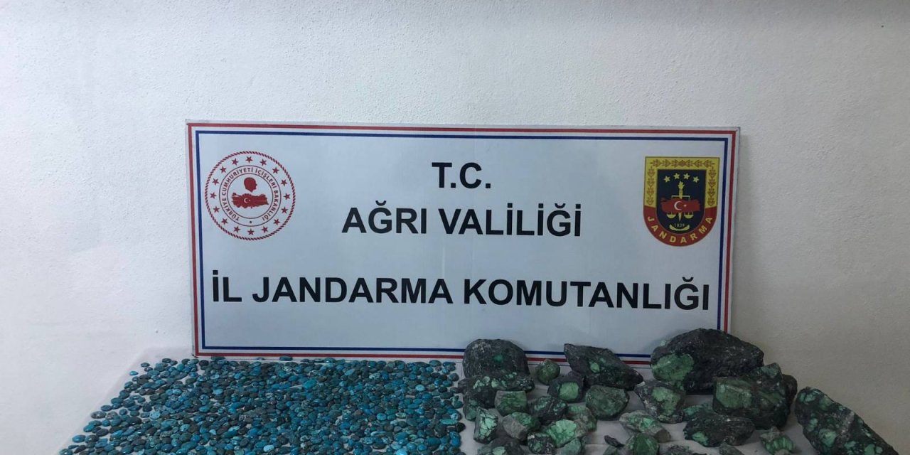 1 Milyon 137 Bin Lira Değerinde Kaçak Firuze Taşı Ele Geçirildi