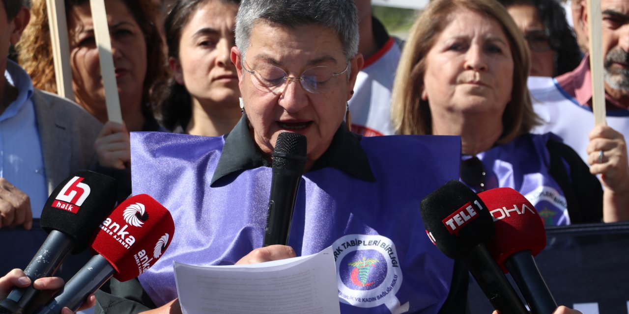 Bakanlık Önünde Sağlıkta Şiddete Tepki