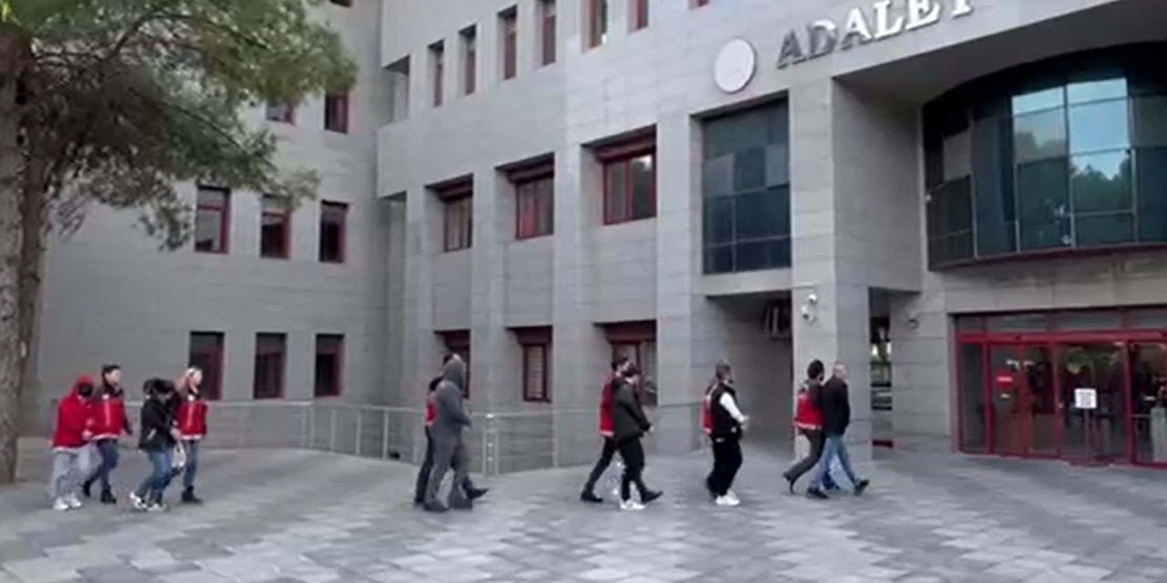 Kendilerini Polis Ve Mit Görevlisi Olarak Tanıttıkları Çifti, 12 Milyon Tl Dolandırdılar