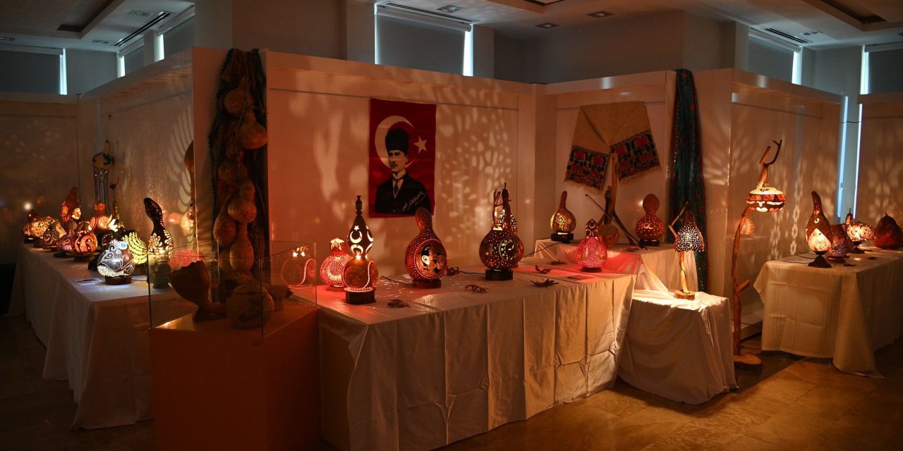 ‘Cumhuriyetimizin 100. Yılı Geçmişten Geleceğe Su Kabağı’ Sergisi Tuzla’da Açıldı