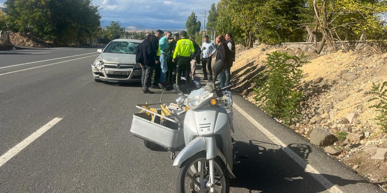 Otomobilin Çarptığı Sepetli Motosikletin Sürücüsü, Ağır Yaralandı