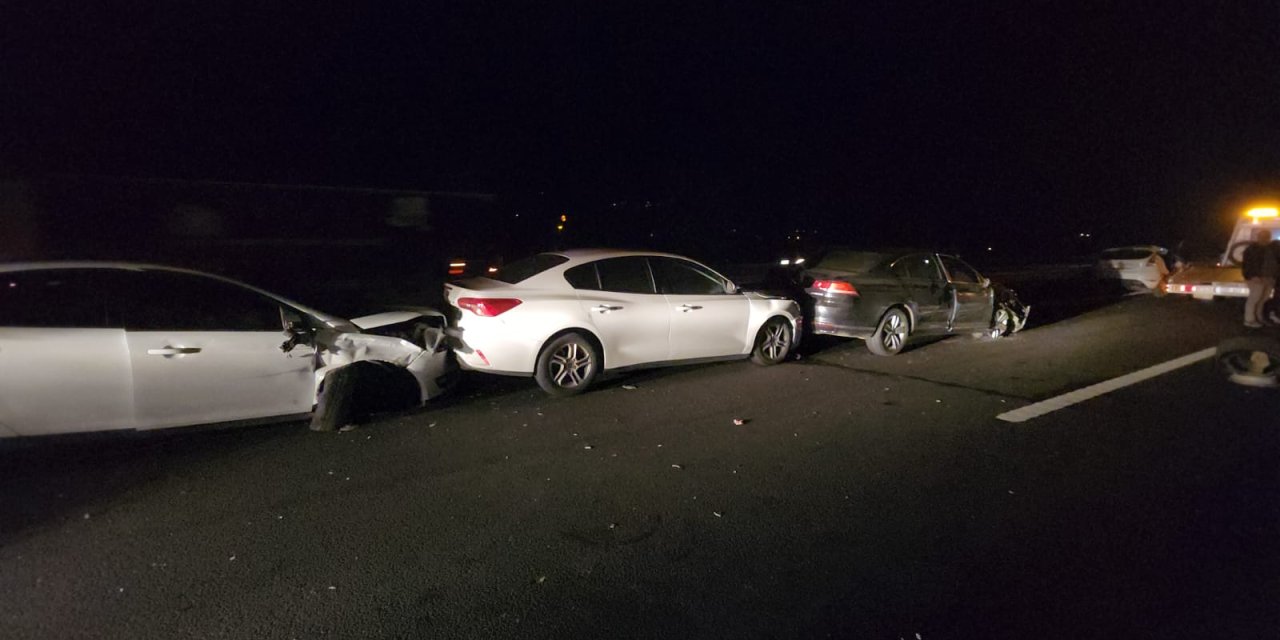 Otoyolda 11 Araç Zincirleme Kazaya Karıştı: 7 Yaralı