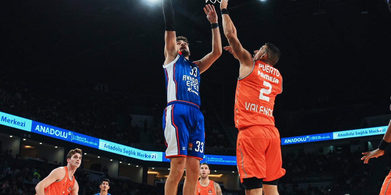 Anadolu Efes - Valencia Basket: 77-73
