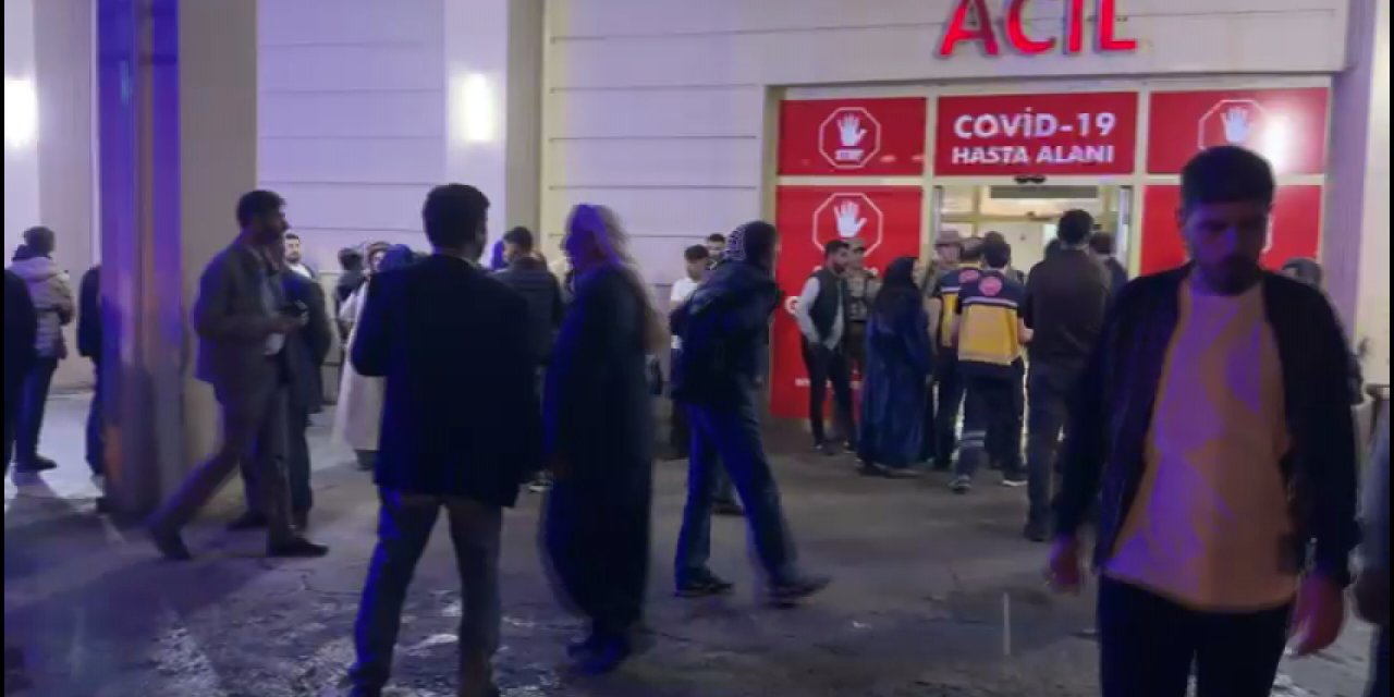 Tarım İşçilerini Taşıyan Kamyonetler Çarpıştı: 20 Yaralı