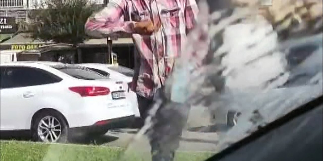 100 Kez Para Cezası Kesilen Cam Silen Gence Bu Defa ‘Hayasızca Hareketler’ Suçundan İşlem Yapıldı