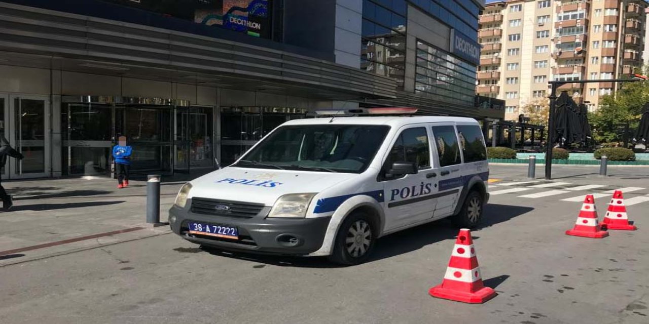 Temizlik Görevlisi Olarak Çalıştığı Avm'deki Mescitte Ölü Bulundu