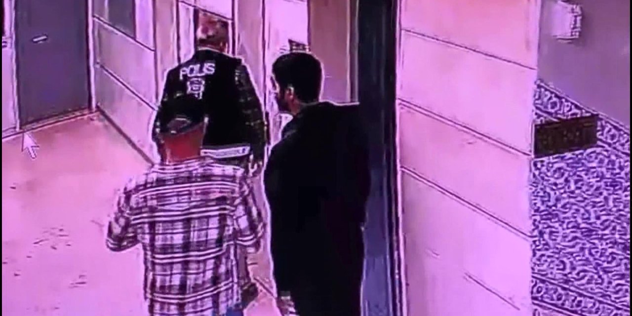 Fatih'te Polis Yeleğiyle Milyonluk Gasp