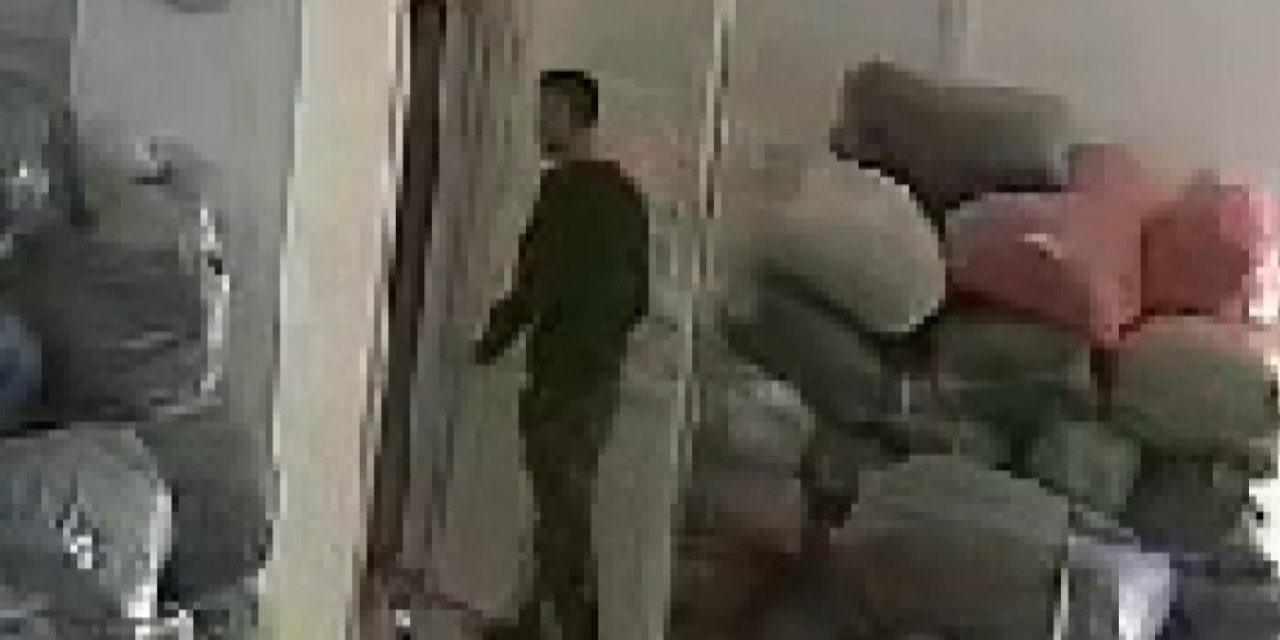 Bağcılar'da Park Halindeki Aracın Çalınması Kamerada