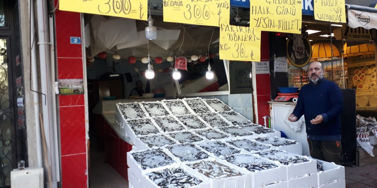 Pazar'da Hamsi Fiyatı 30 Liraya Düştü