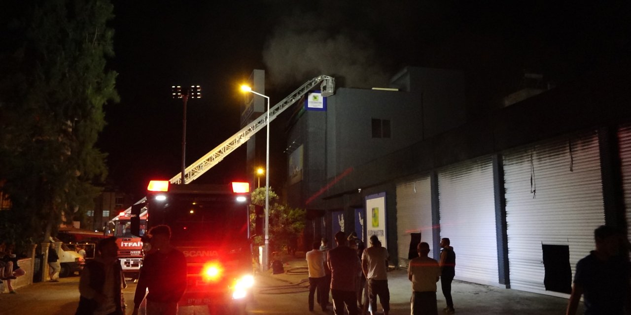 Depodaki Yangında 7 Bin Lastik Yandı