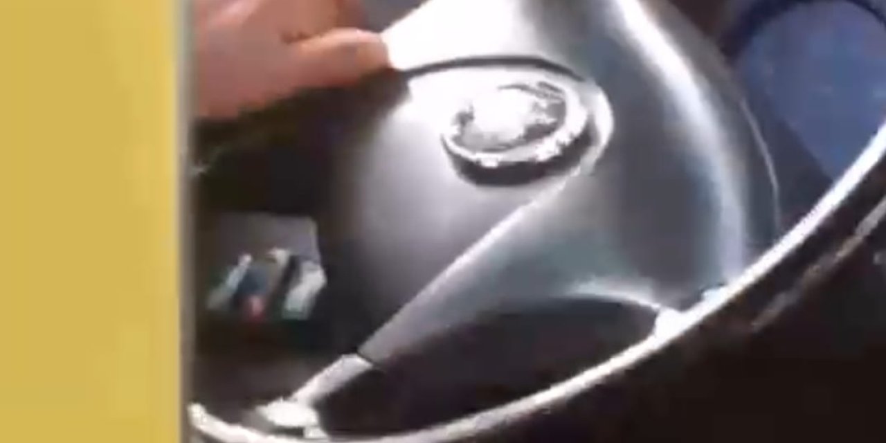 Ümraniye'de Hem Otobüs Kullandı Hem Telefonla Oynadı