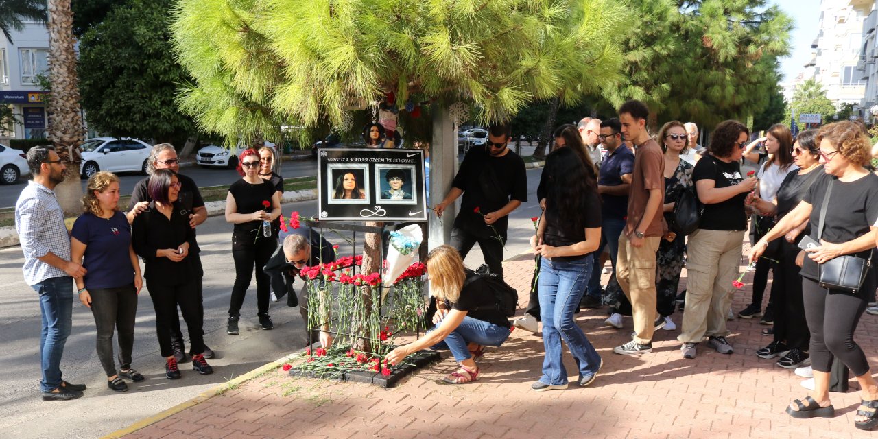 Skuter Kazasında Ölen Liseli Ada Ve Mahmut, Olay Yerinde Anıldı