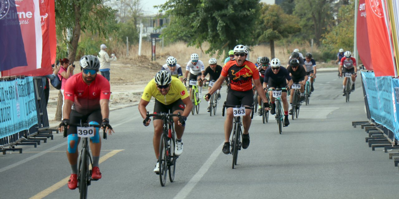 Edirne'de 'Cumhuriyet Kupası Bisiklet Yol Yarışı' Yapıldı