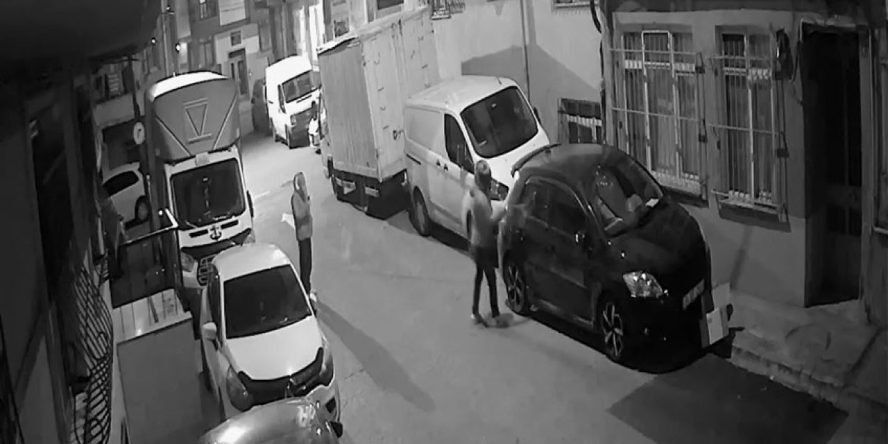 Esenler’de Park Halindeki Otomobile Saldırı; Biri Parçaladı Diğeri Kaydetti