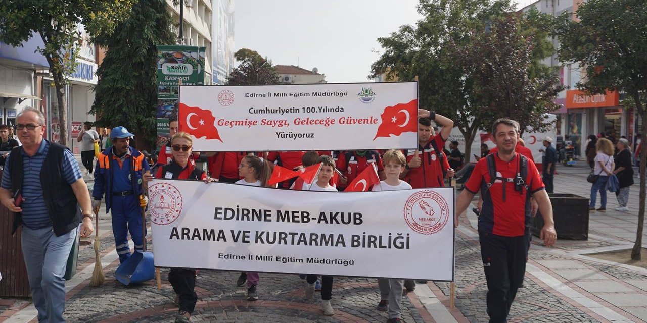 Edirne'de Meb-akub'dan Cumhuriyet'in 100'üncü Yılı Yürüyüşü