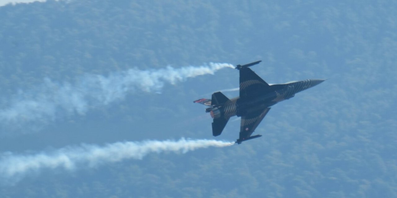 Cumhuriyetin 100'üncü Yılında Bodrum'da 100 Kişi İle Zeybek Ve Solotürk Gösterisi