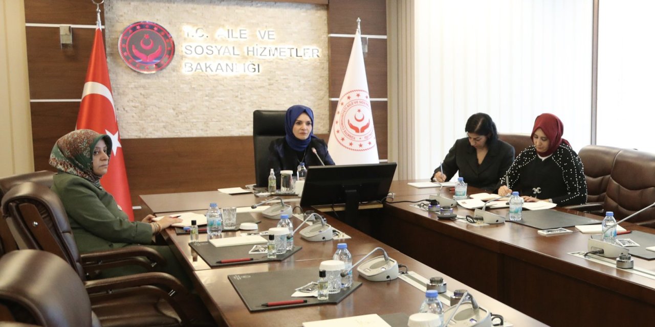 Bakan Göktaş Filistinli Bakanlarla Çevrimiçi Görüştü