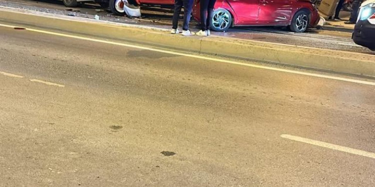 Kadıköy'de Hızlı İlerleyen Otomobil Caddeyi Birbirine Kattı