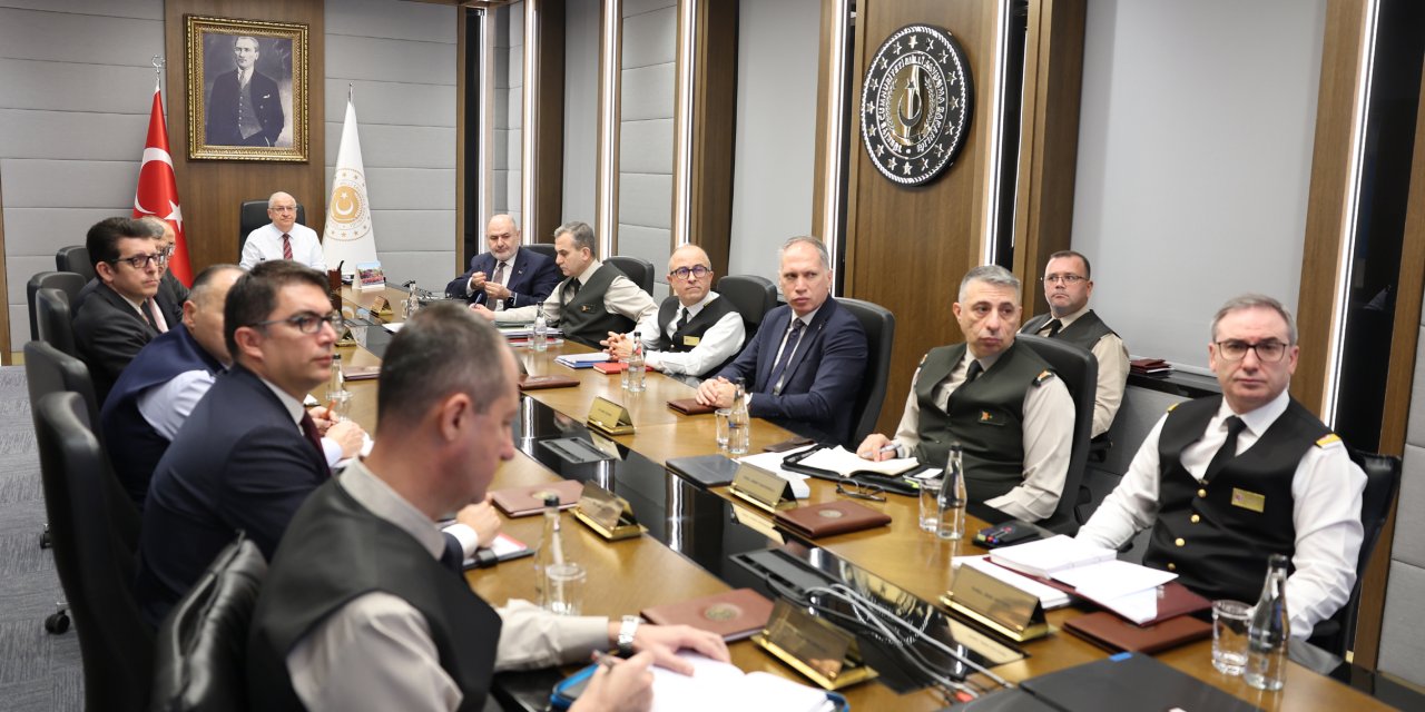 Bakan Güler, Birlik Komutanlarıyla Toplantı Yaptı