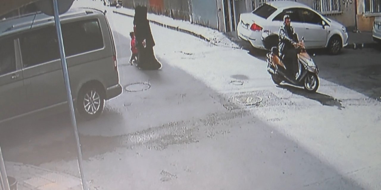 Esenler'de Motosikletliden Otomobile Kurşun Yağmuru