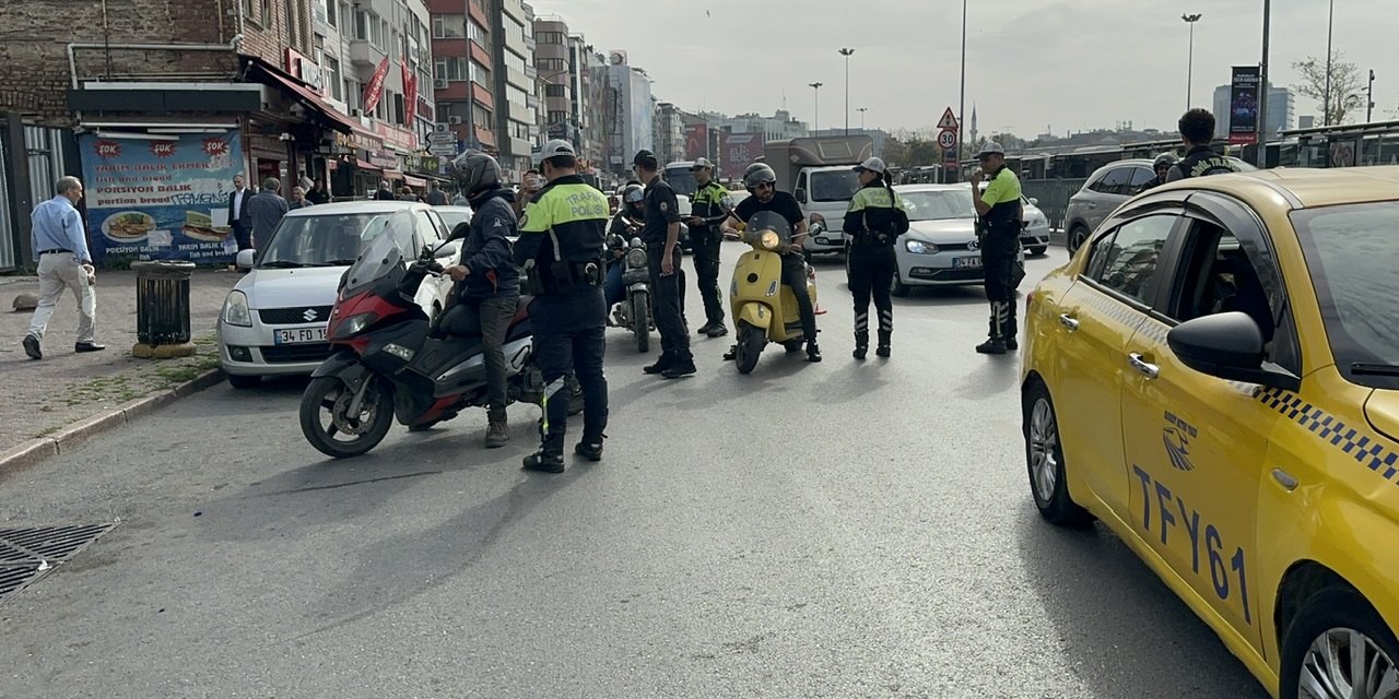 Kadıköy'de Ceza Yazılan Taksici: Emniyet Kemeri Takmadım Polis Arkadaşlar Da Gerekeni Yaptı