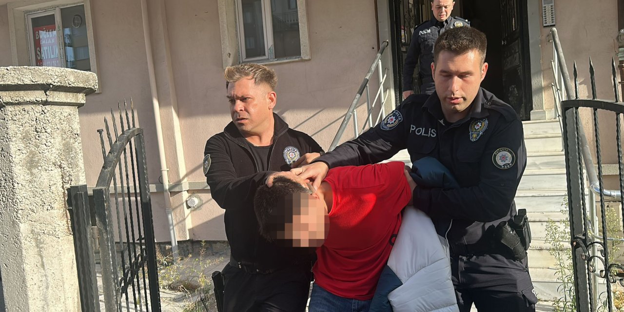 Kasklı Saldırgan, Galericiyi Silahla Ağır Yaraladı (2)