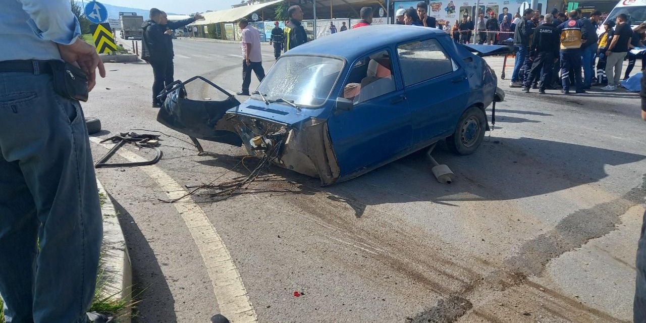 Gediz’de Tır İle Otomobilin Kavşakta Çarpışması Sonucu 1 Kişi Öldü, 1 Kişi Yaralandı