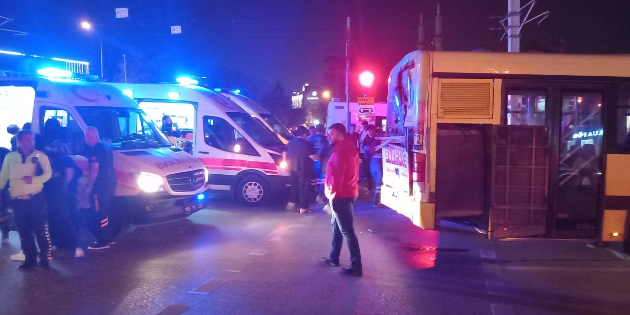 Bursa'da İki Halk Otobüsü Çarpıştı: 6 Yaralı