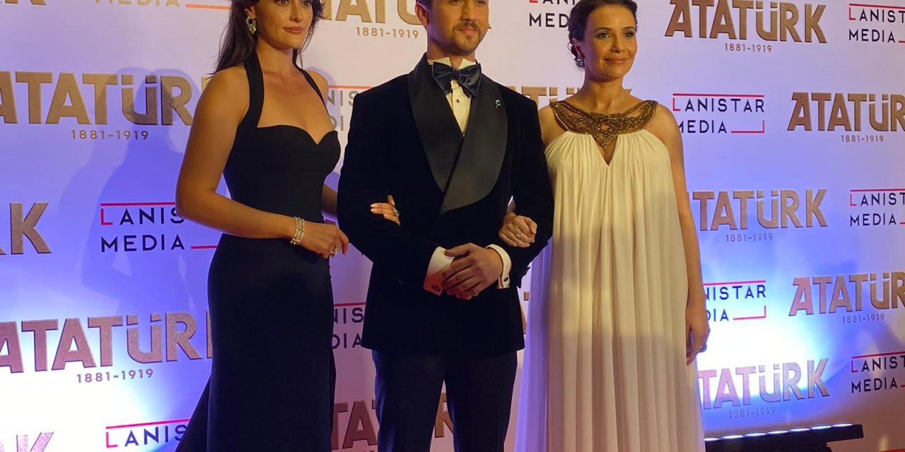 Atatürk'ü Canlandıran Aras Bulut İynemli: O Sahnede 15 Dakika Kendime Gelemedim