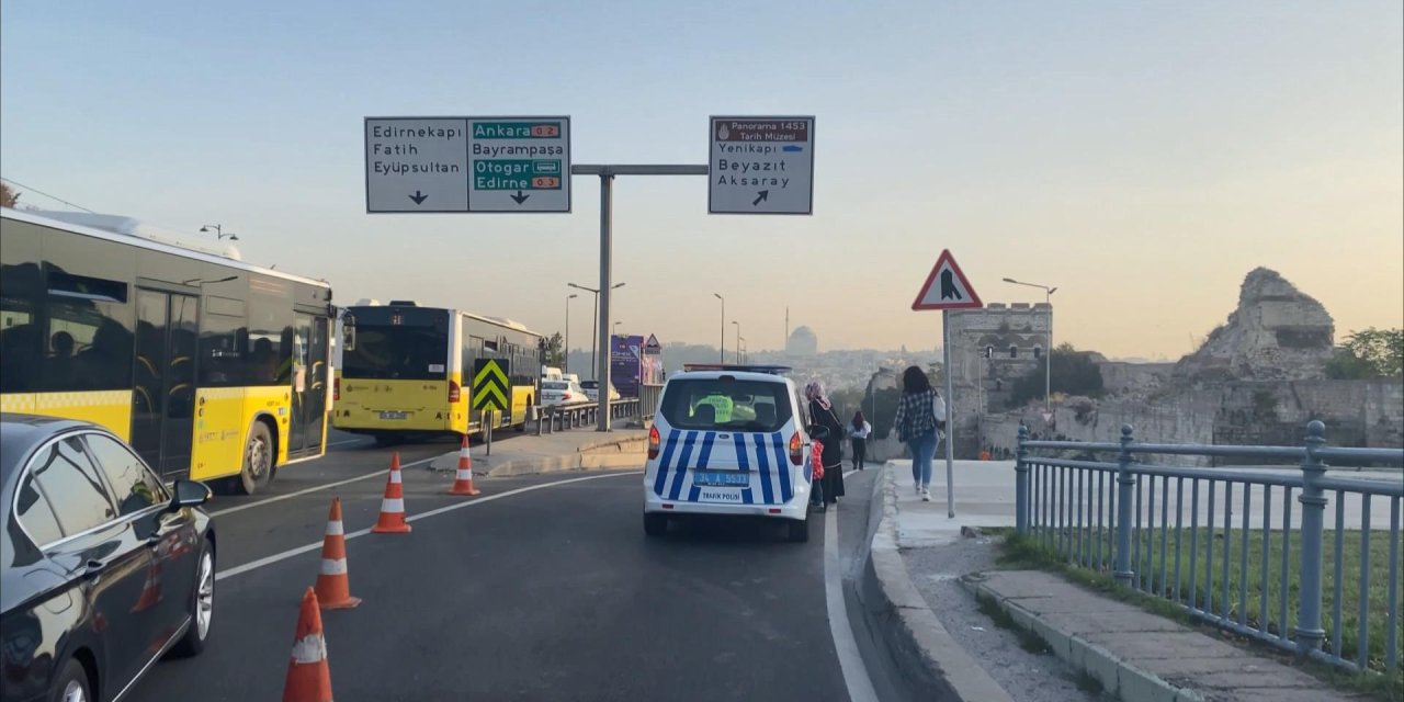 Vatan Caddesi 29 Ekim Provaları Nedeniyle Trafiğe Kapatıldı