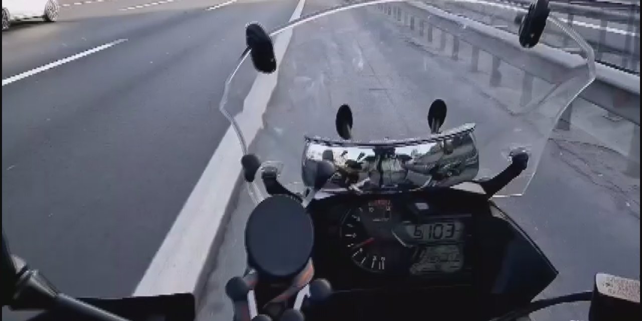 Kağıthane'de Motosikletli Otomobile Çarptı; Motosikletteki Kadın Yerde Sürüklendi