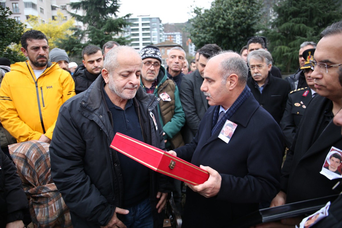 Emniyet Genel Müdürü Aktaş, Şehit Babası Tarakçı’ya Şehitlik Beratı Takdim Etti