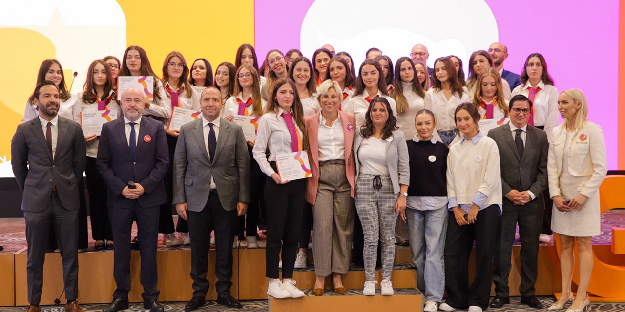 ‘Global Engineer Girls’ Kosova’da İlk Mezunlarını Verdi