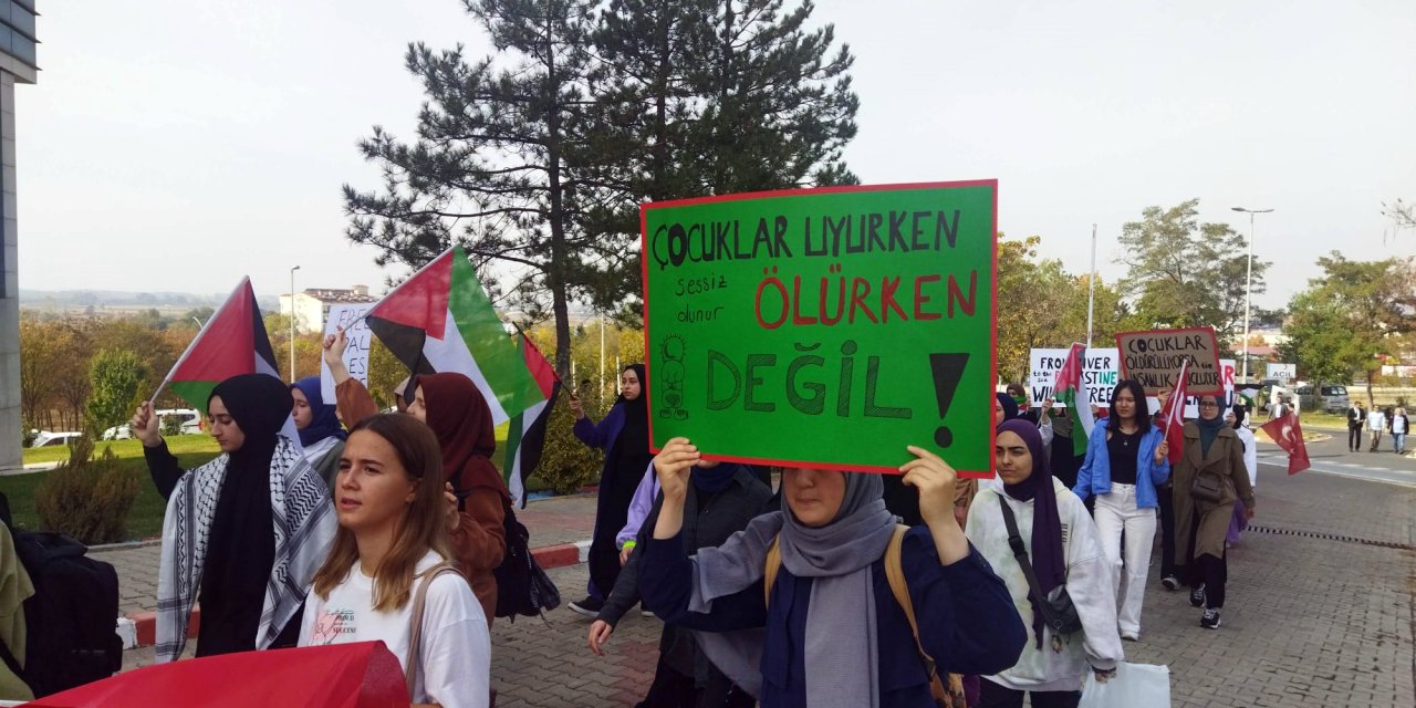 Edirne'de Üniversite Öğrencilerinden İsrail'e Tepki Yürüyüşü