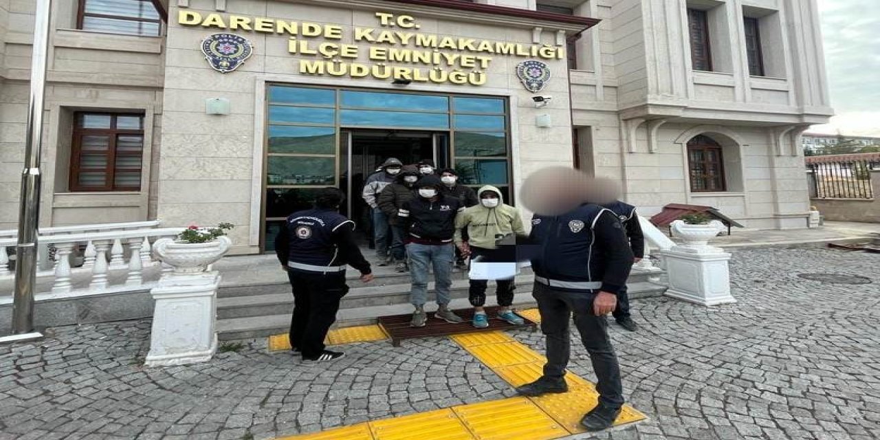 Malatya'da 13 Kaçak Göçmen Yakalandı; 2 Organizatör Tutuklandı