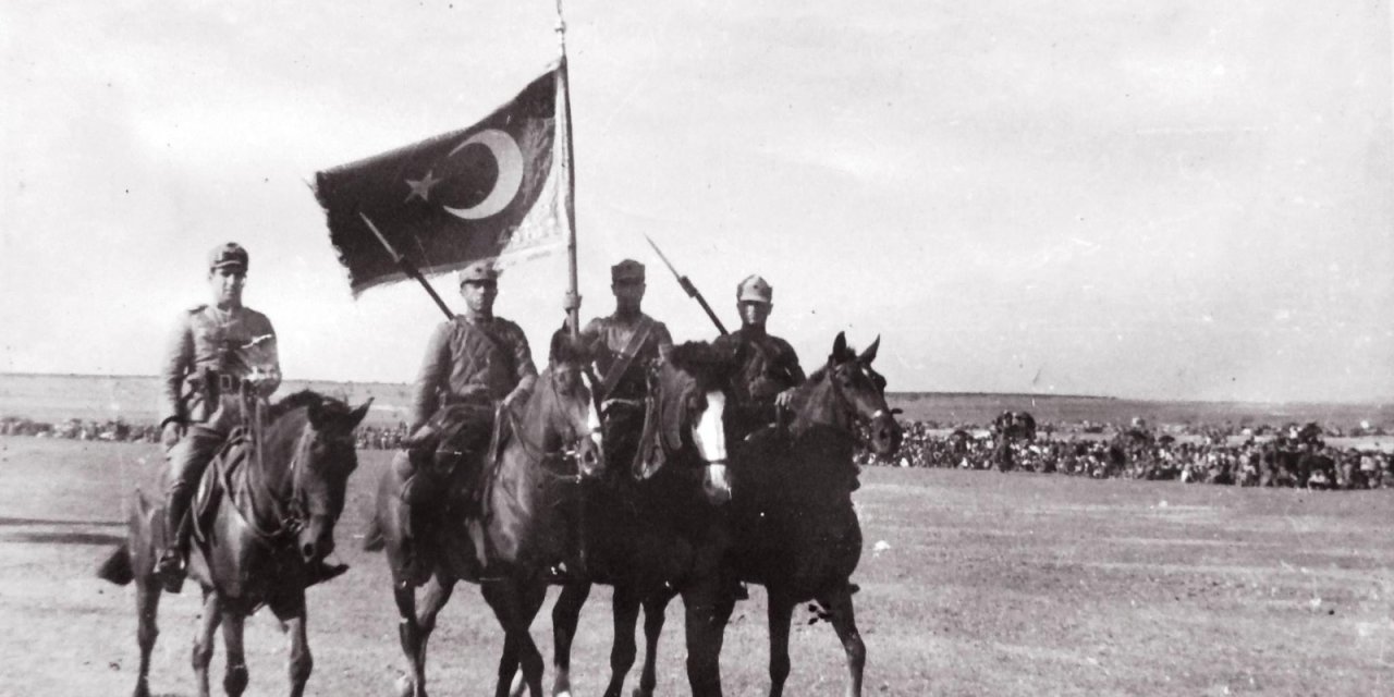 Milli Mücadele'de Cepheye Koşan At: Karayel