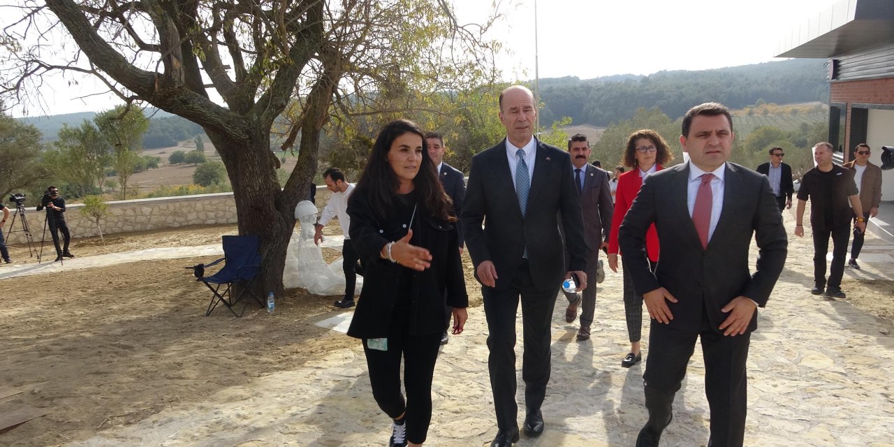 'mustafa Kemal Yolu Projesi'nin  Yapılış Aşamaları Sinevizyon Gösterisiyle İzletildi