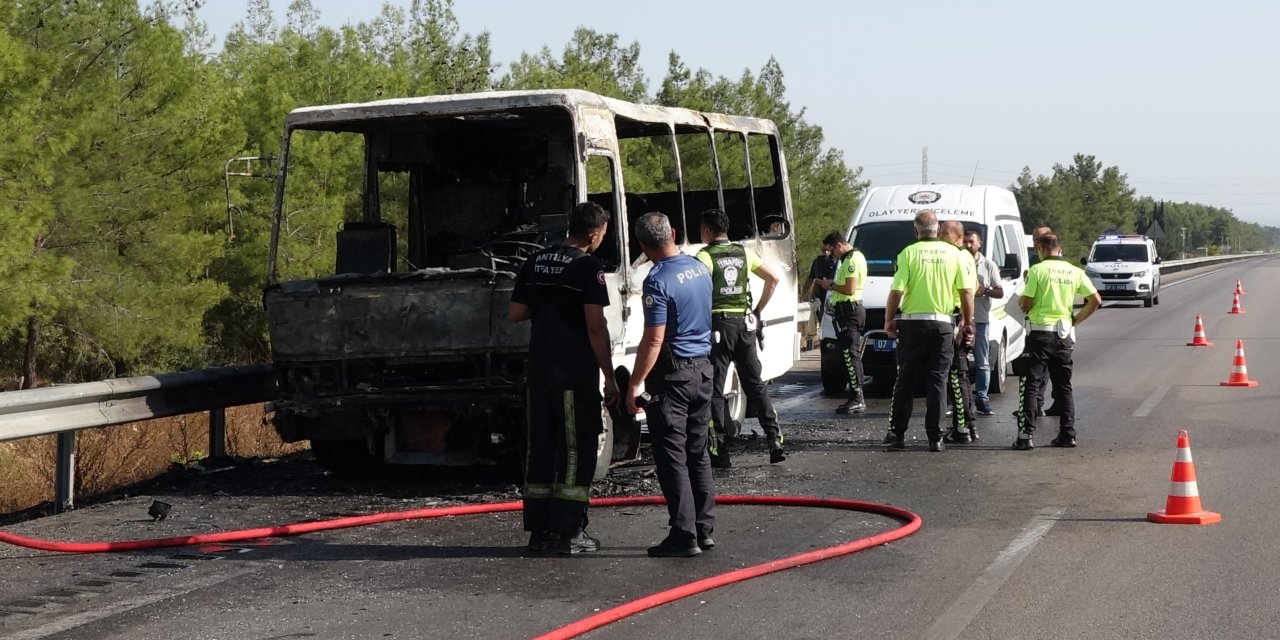 Karavana Çevirdiği Midibüste Çıkan Yangında Öldü