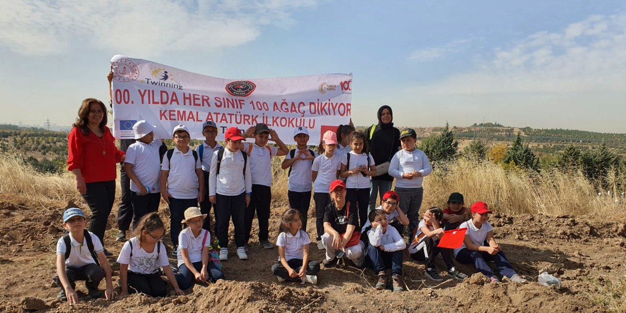 Cumhuriyet'in 100'üncü Yılında 100 Bin Fidan Toprakla Buluşturuldu