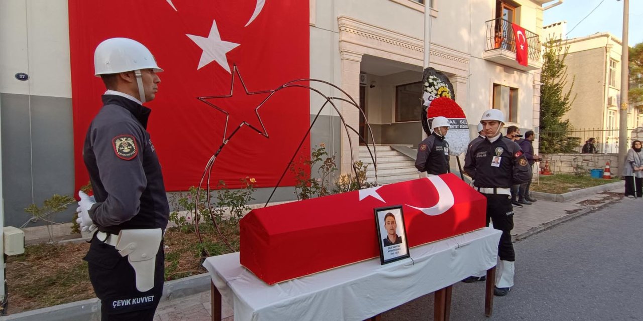 Foça'da Görevi Başında Vefat Eden Polisin Naaşı, Memleketine Uğurlandı