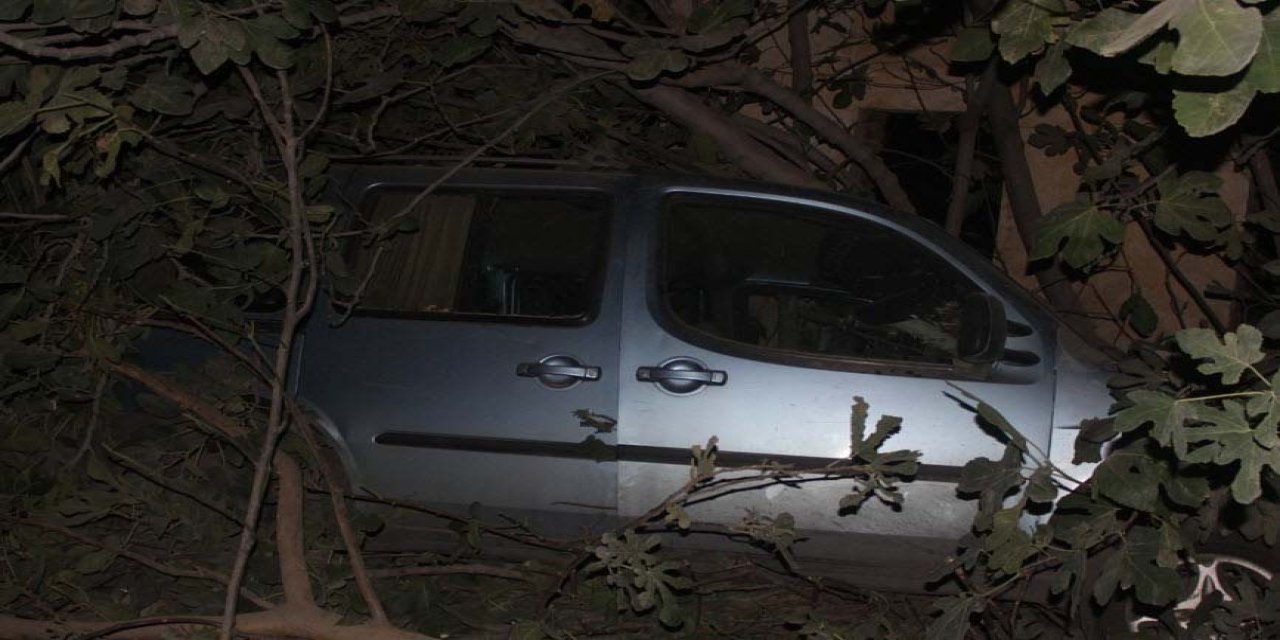 Manisa'da Hafif Ticari Araç İle Motosiklet Çarpıştı: 1 Ölü, 1 Yaralı