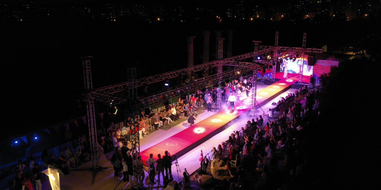 Mersin'de 'kilikya'dan Cumhuriyet'E' Kıyafet Sunumu Etkinliği