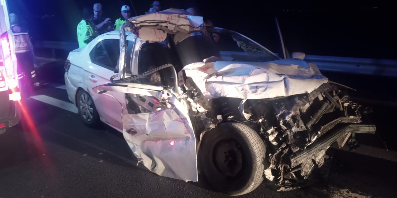 Hatay'da, Otomobil Kamyona Arkadan Çarptı: 2 Ölü