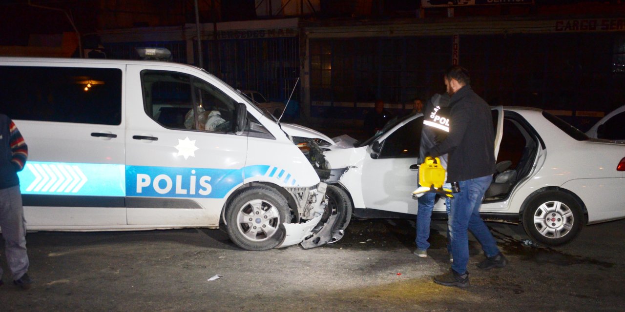 Kaçan Sürücünün Otomobili, Takip Sırasında Polis Aracına Çarptı; 8 Yaralı