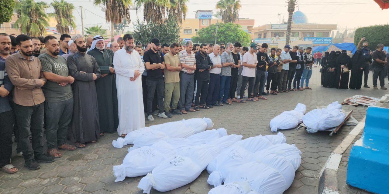 Gazze’de Hayatını Kaybedenlere Toplu Cenaze Törenleri