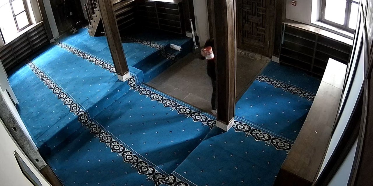 Sma Hastası Havva'ya Yardım Kumbarasını Çaldılar; O Anlar Kamerada