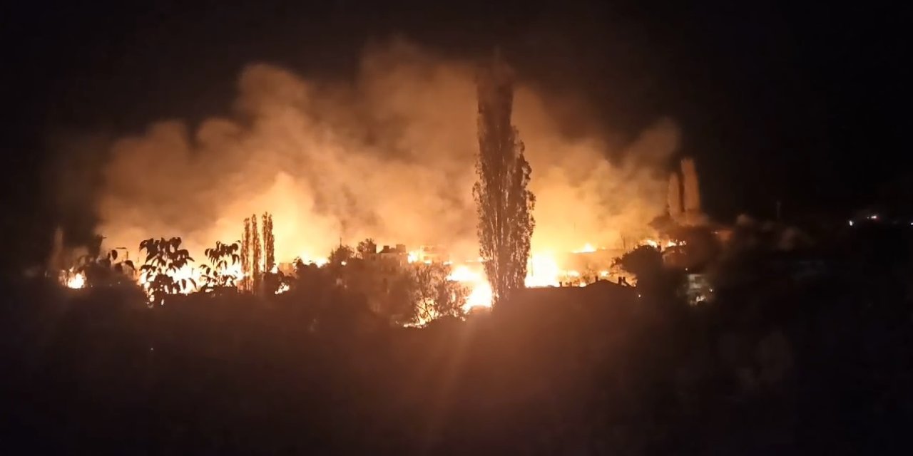 Kastamonu'da Köyde Yangın; 45 Ev Ve Ahır Alevlere Teslim Oldu (2)