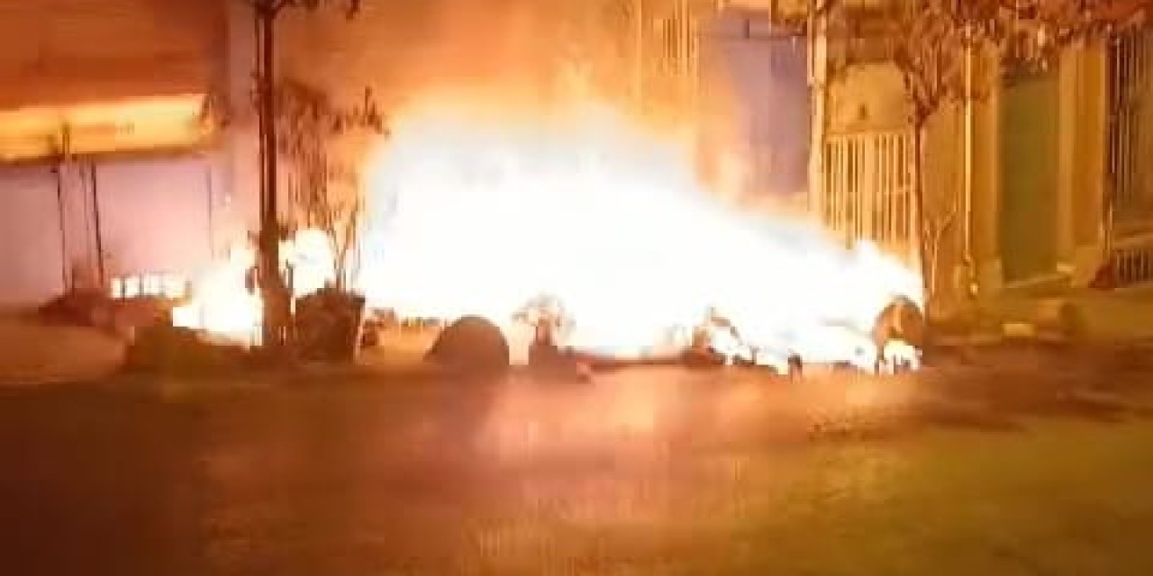 Beyoğlu'ndaki Tarihi Gueive Han'da Yangın; Mahsur Kalan Kişi Kurtarıldı