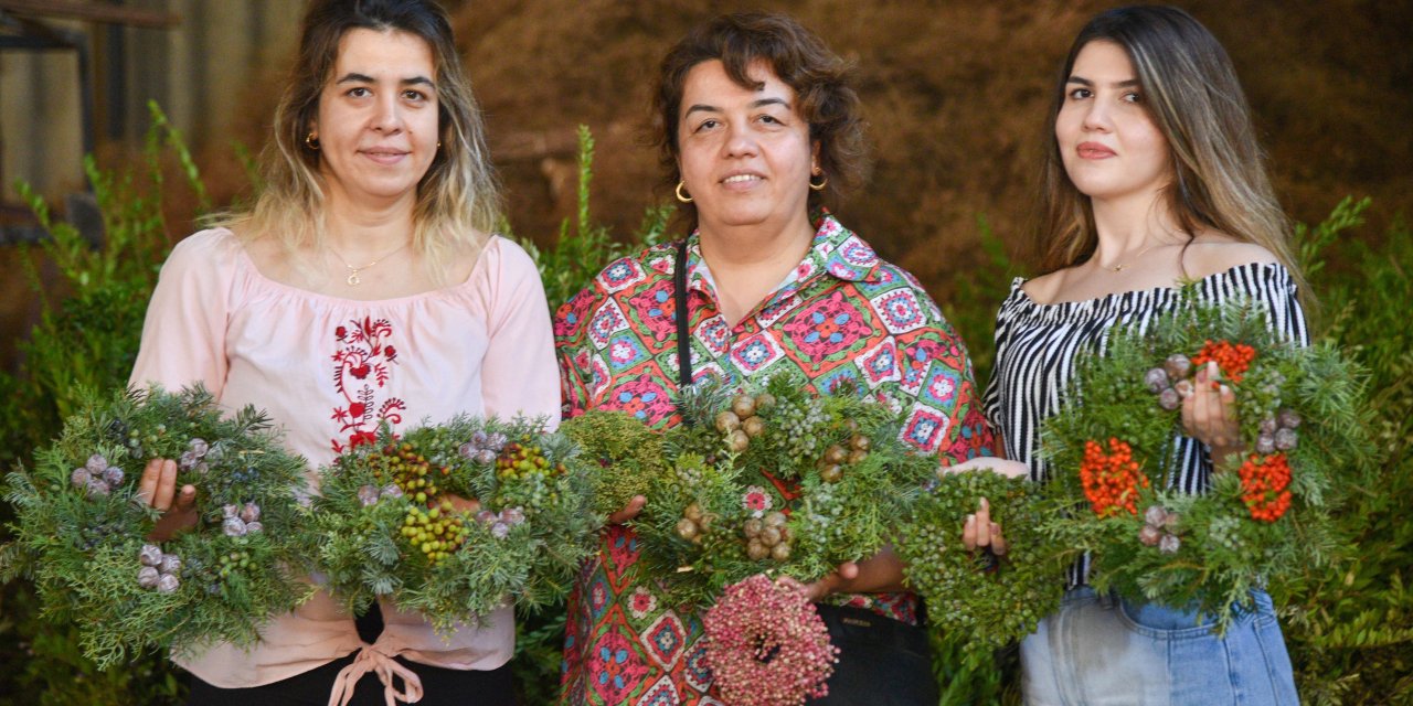 20 Ülkeye İhraç Edilen 'Noel Çelengi' Mesaisi Başladı