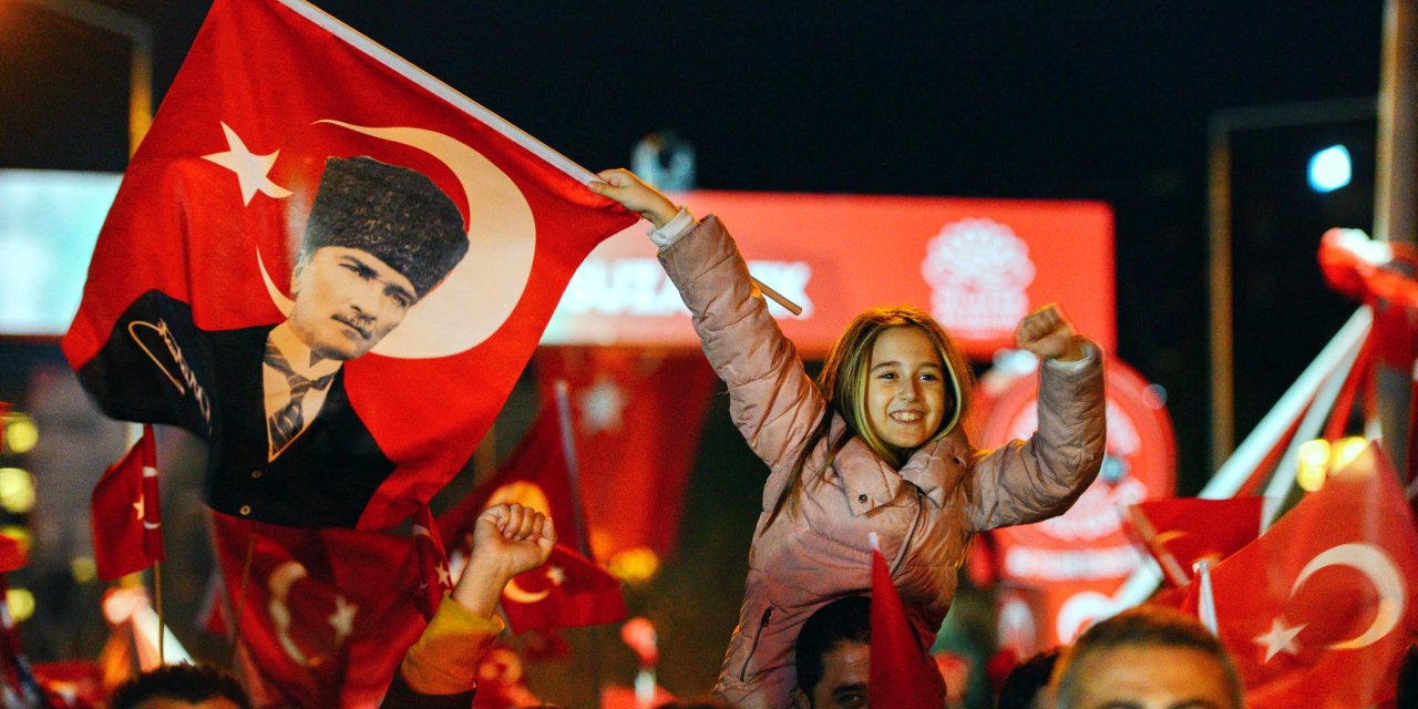 Cumhuriyet'in 100'üncü Yılında Bayrak Siparişlerine Yetişemiyorlar